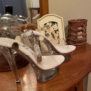 Ellie Classy & Sassy Glass Slippers😍